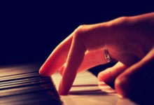 熊猫体育官网:悲剧!与对方发生碰撞被冰刀割破颈部,29岁英冰球运动员身亡环球时报.